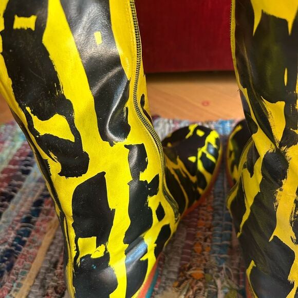 Vibrant Yellow and Black Women's Heeled Boots 10 - Picture 10 of 16